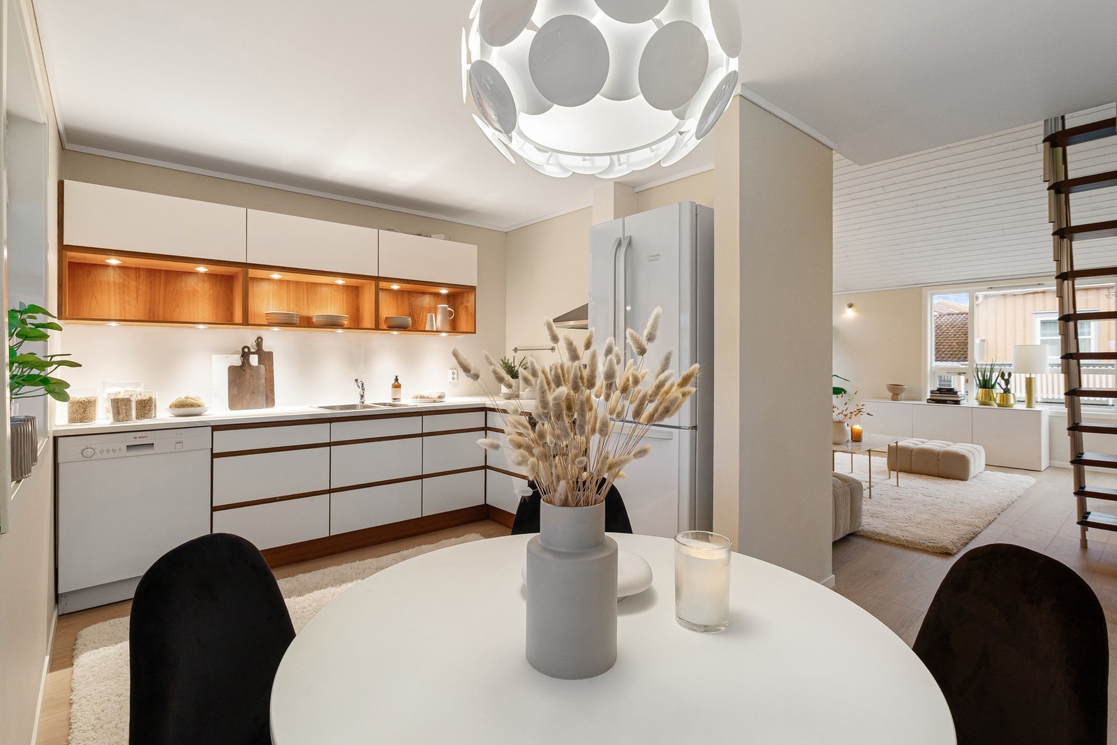 Det er god plass til å innrede med spisegruppe. Galleribilde