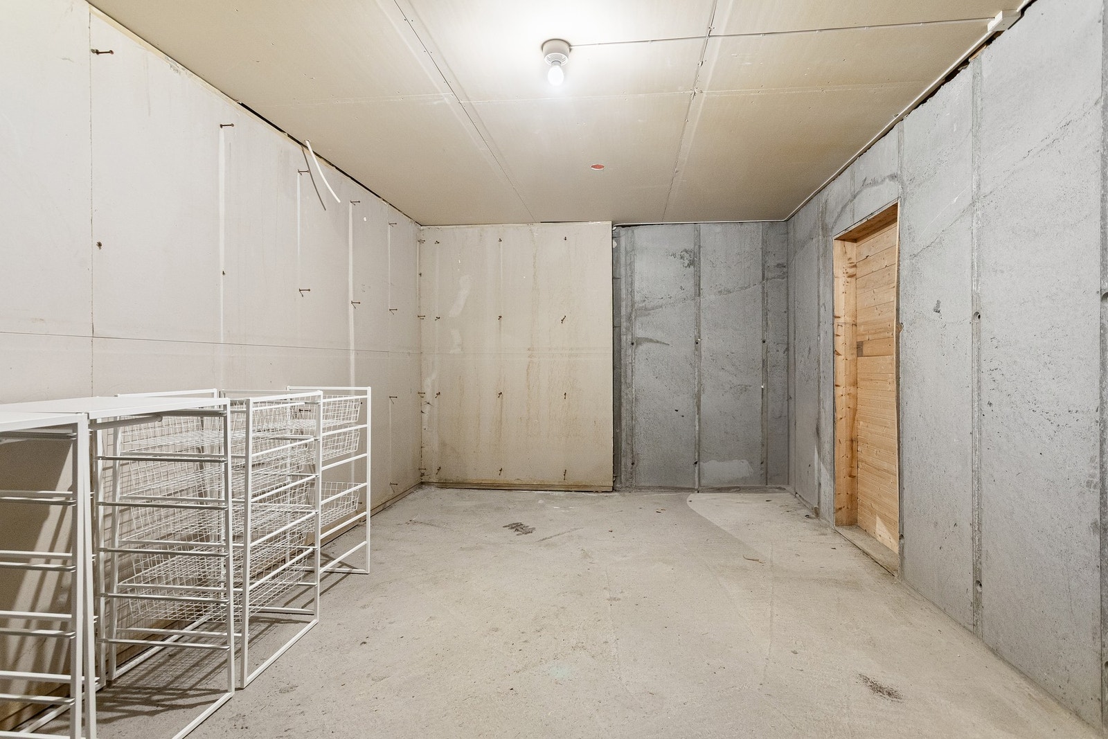 Leiligheten har tilgang til en separat bod på 19 kvm i underetasje. Boden er ikke seksjonert Galleribilde