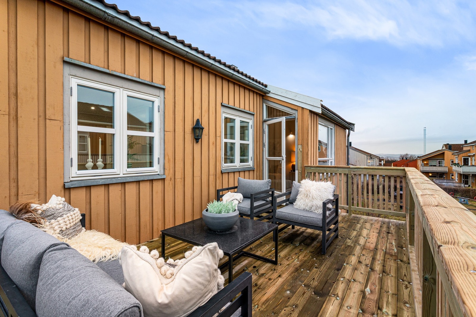 Fra stuen har man utgang til en romslig balkong på hele 15,8kvm. Galleribilde