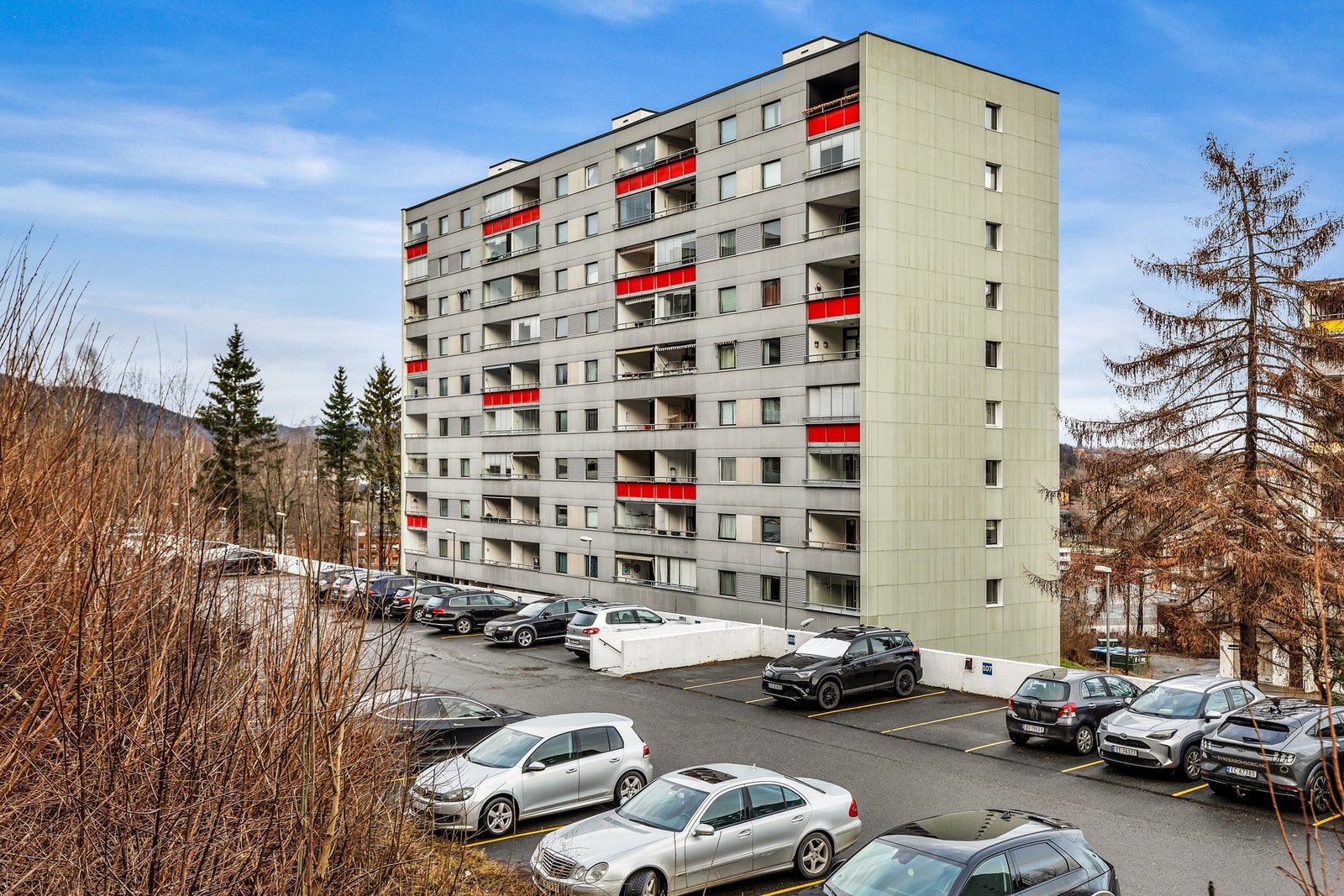 Her bor du med kort vei til skog og mark, med gode tur- og rekreasjonsmuligheter året rundt, samtidig som Asker sentrum er lett tilgjengelig. Galleribilde