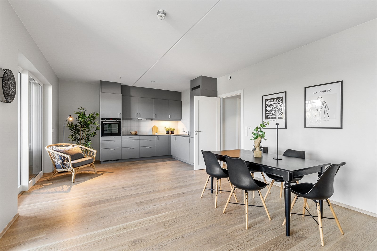 Åpen planløsning med gode møbleringsmuligheter. (Bildet er digitalt stylet) Galleribilde