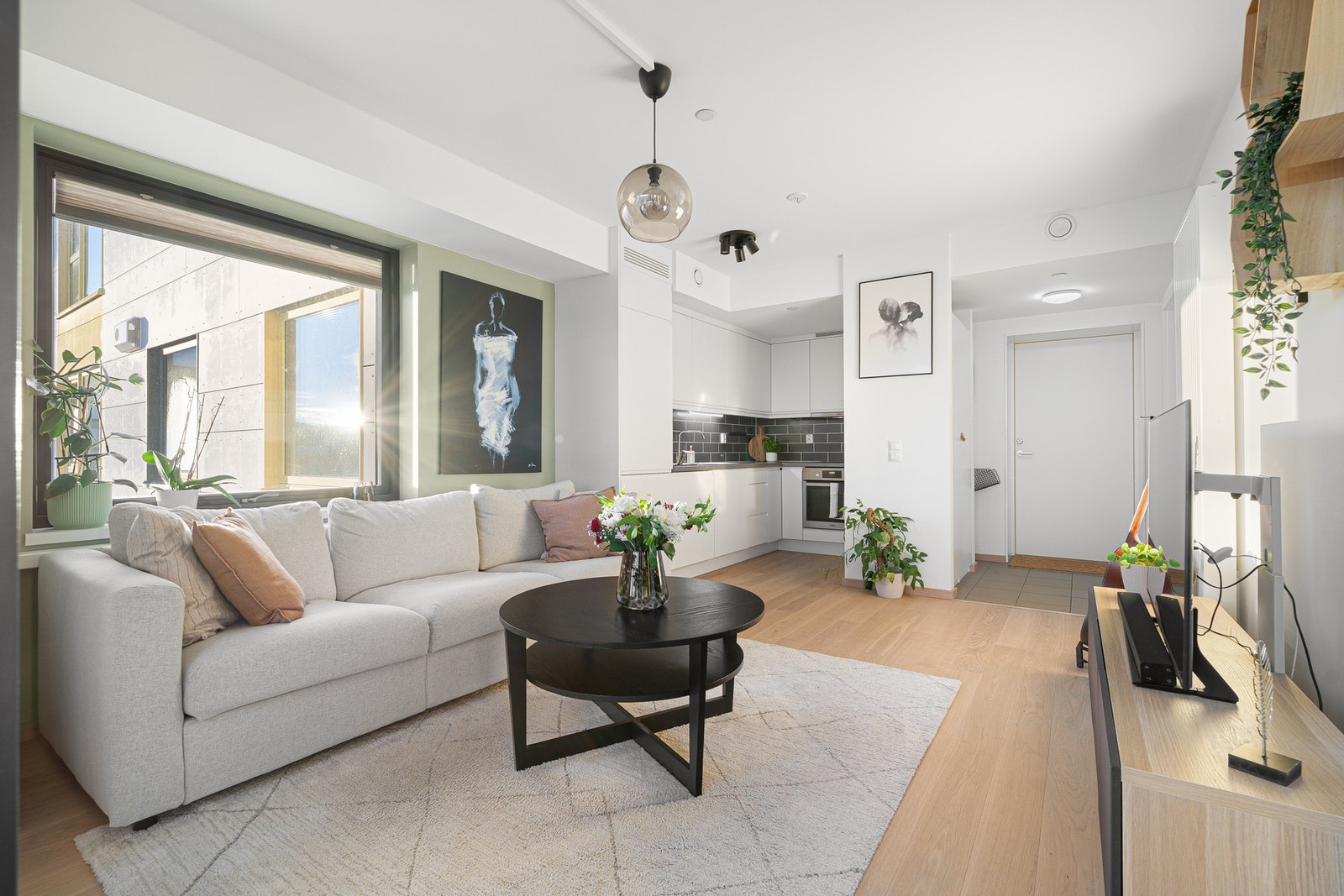 EiendomsMegler1 ved Marthe Frantzen har gleden av å presentere Anne-Kath. Parows veg 37 B. Galleribilde