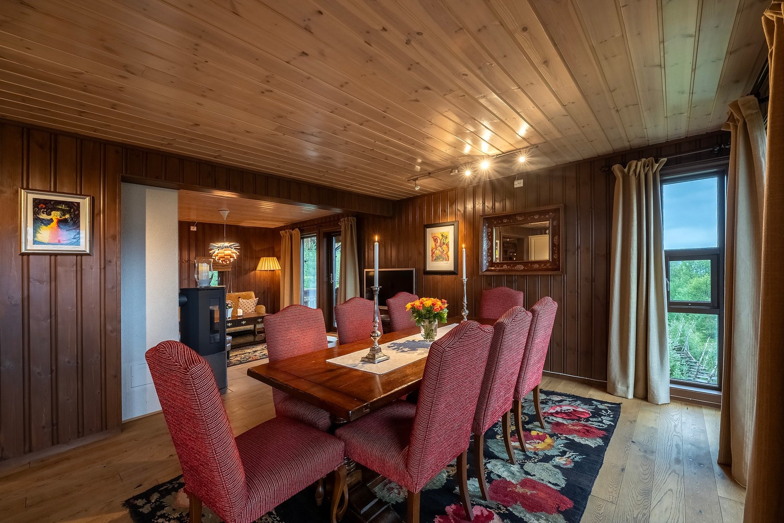 Dette er en flott leilighet på Ca. 106 kvadratmeter som går over to plan. Galleribilde