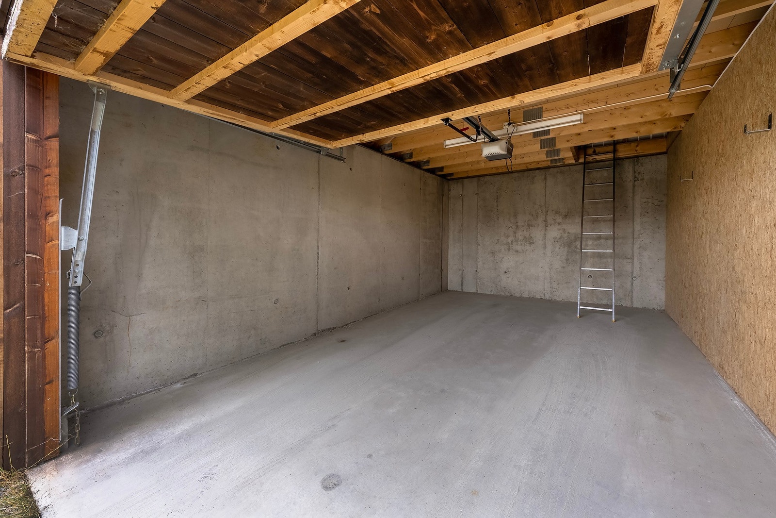 Leiligheten disponerer egen plass i garasje. Galleribilde