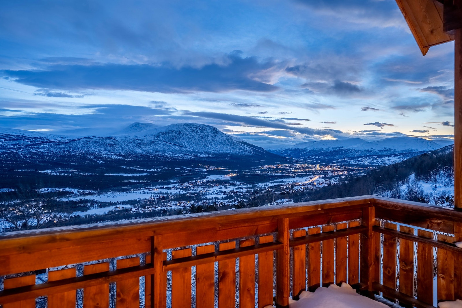 Her kan du nyte de vakre naturomgivelsene Oppdal har å by på. Det er også plass til utemøblement. Galleribilde