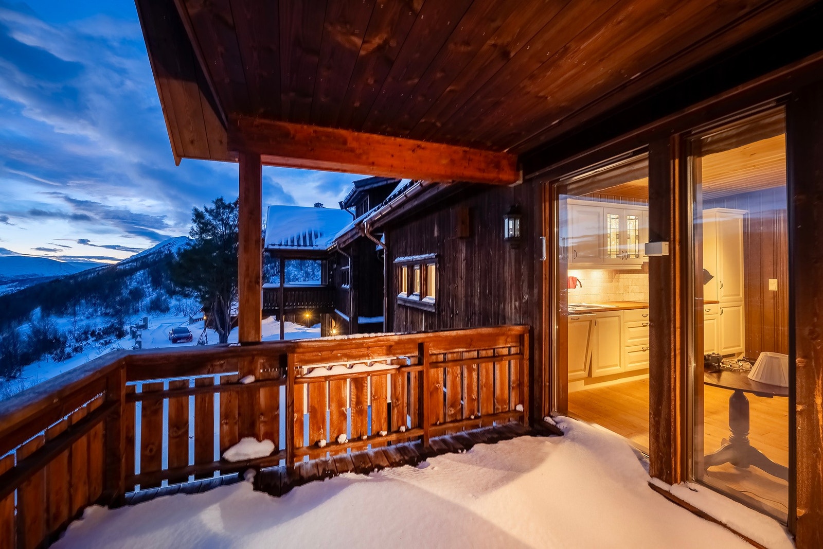 Det er rikelig med plass til diverse utemøblement. Galleribilde