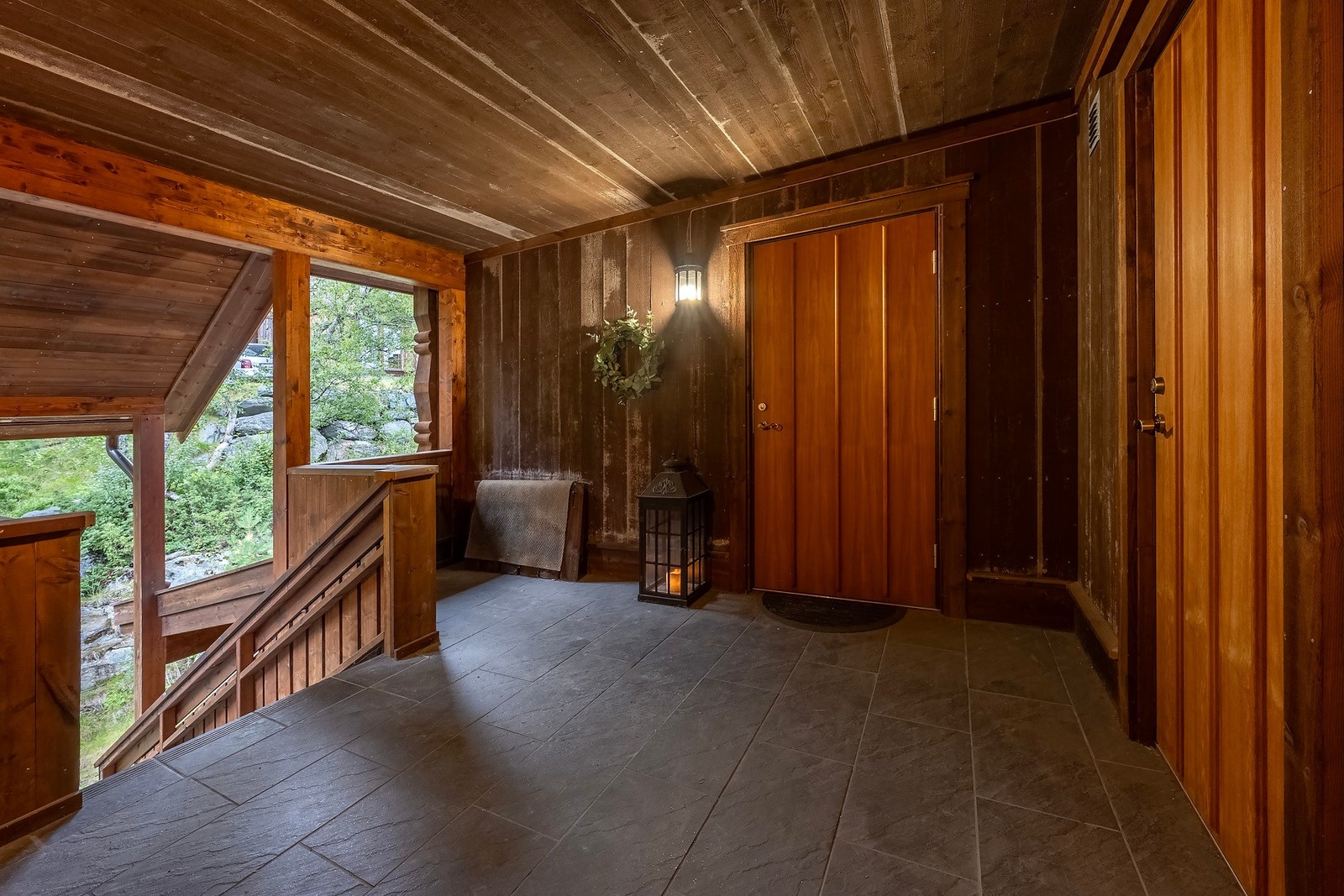 Innbydende inngangsparti til leiligheten. Galleribilde