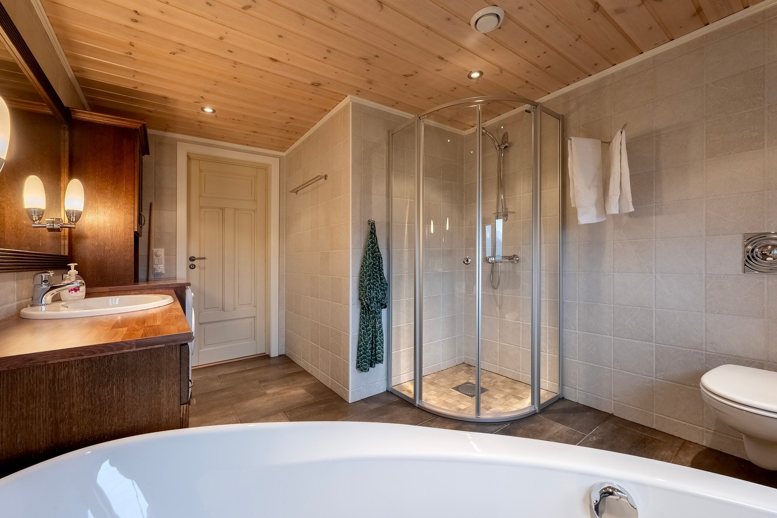 Det er innredet bla eget dusjhjørne. Galleribilde