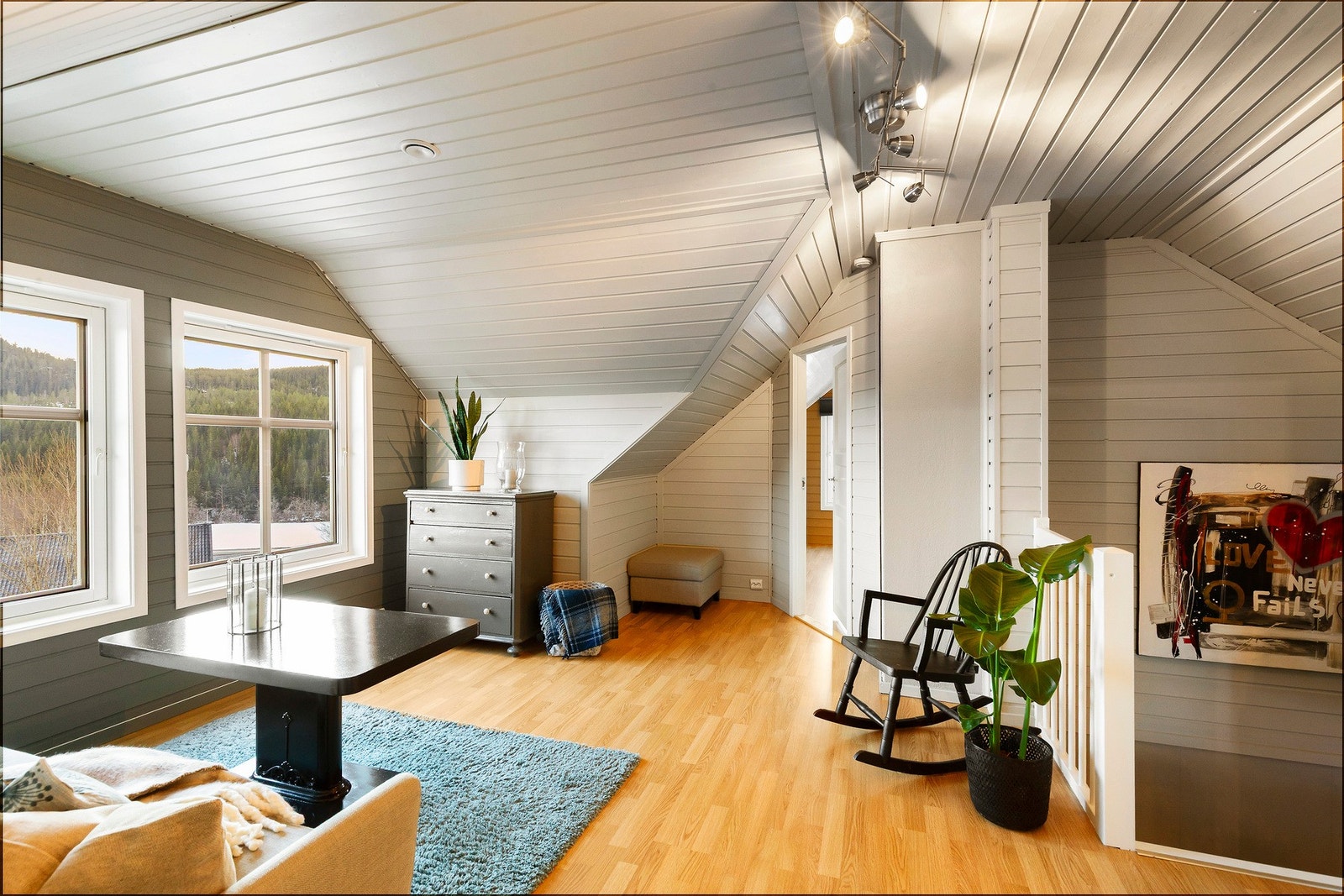 Allsidig loftstue på 18,5 m². Galleribilde