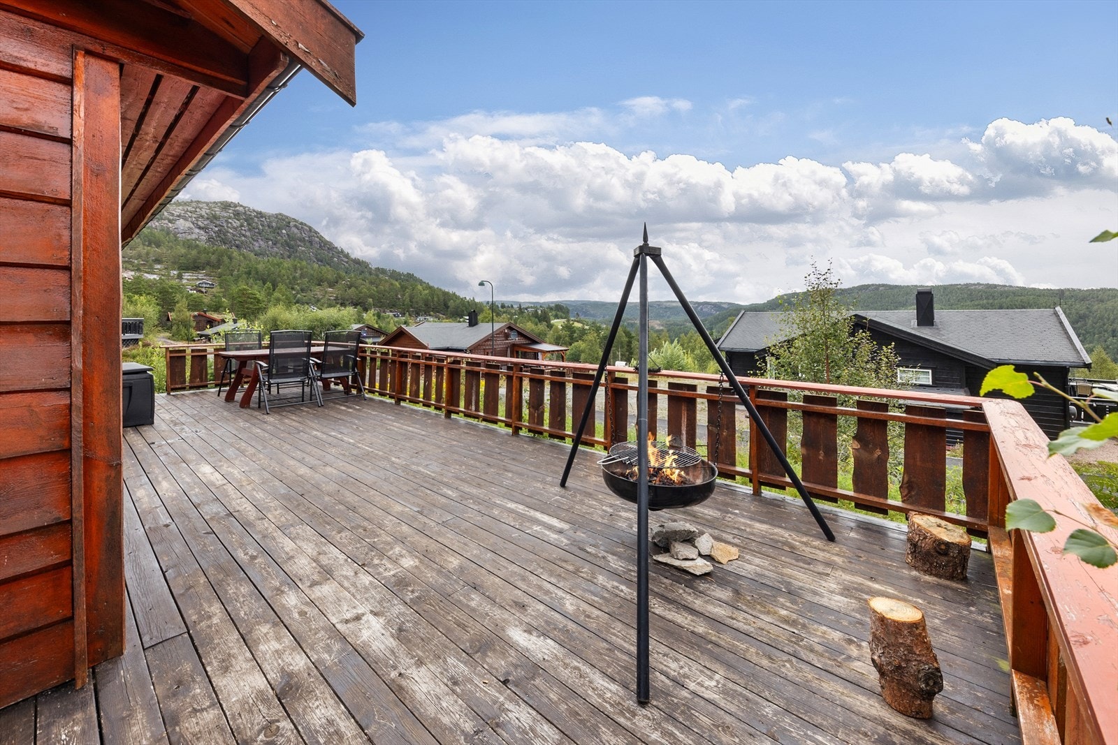 Terrasse med utsikt over området Galleribilde