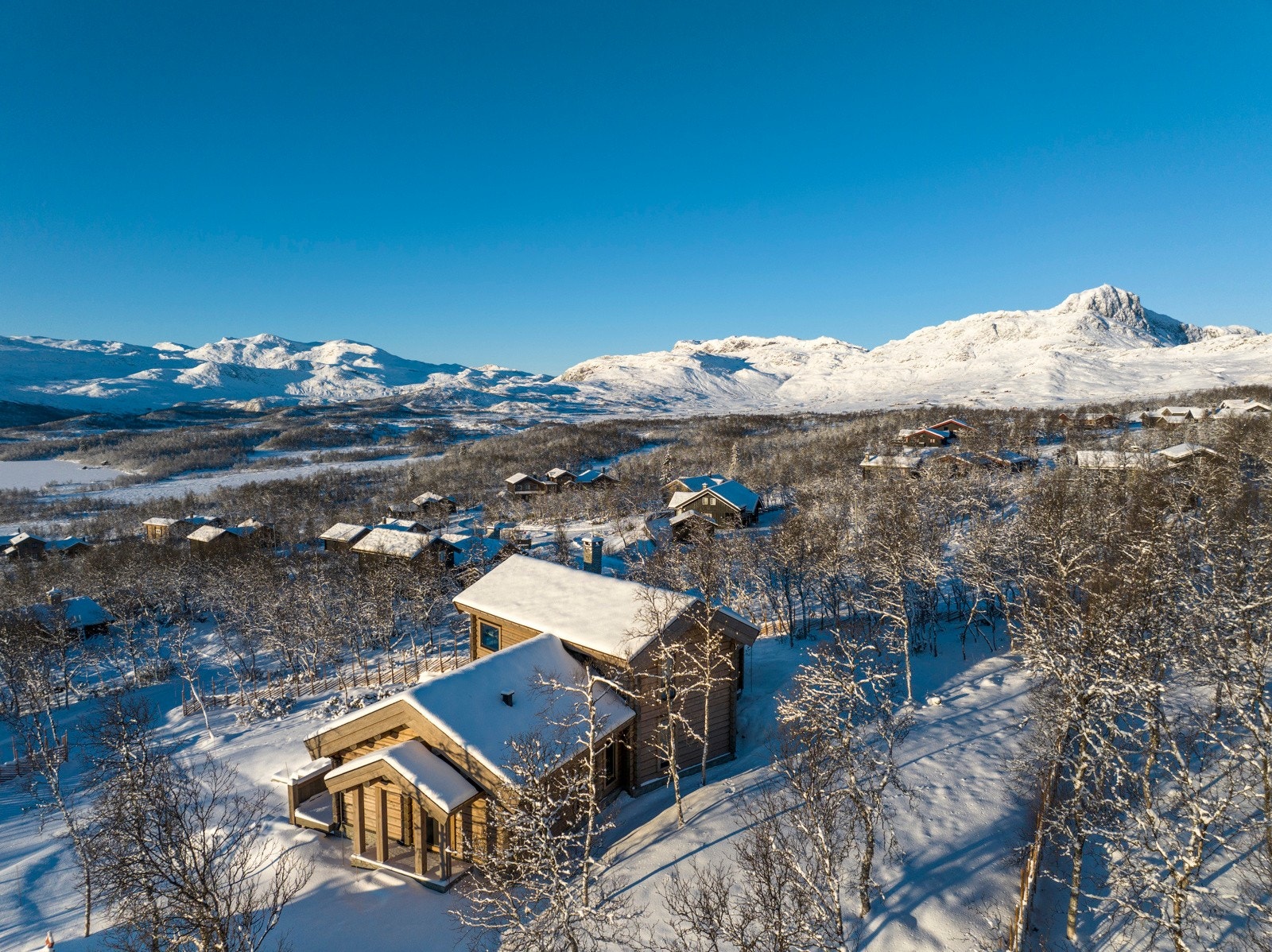 Fra eiendommen har du nærmest ubegrensete muligheter hva gjelder skiopplevelser med preparerte skiløyper nesten rett utenfor hytteveggen. Herfra er det kort vei til Garli, hvor man kan følge de flotte løypene innover i fjellet. Galleribilde