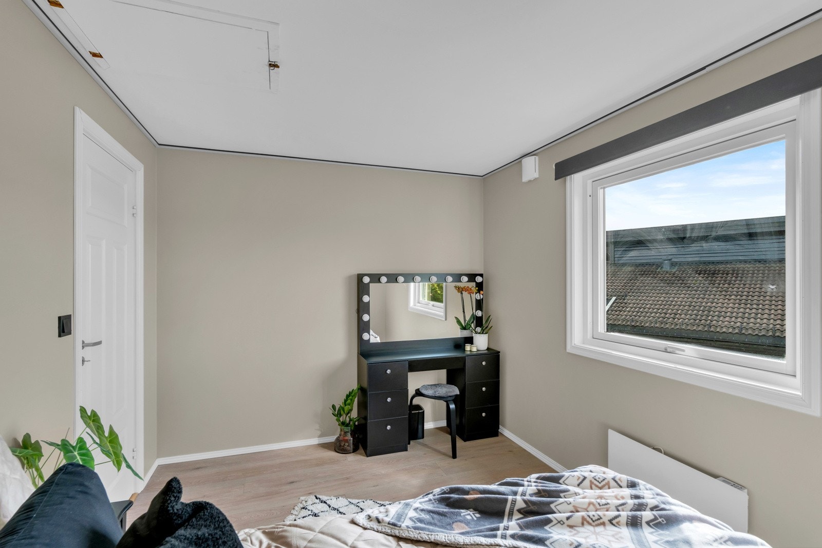 Soverommene har god plass til garderobeløsninger. Galleribilde