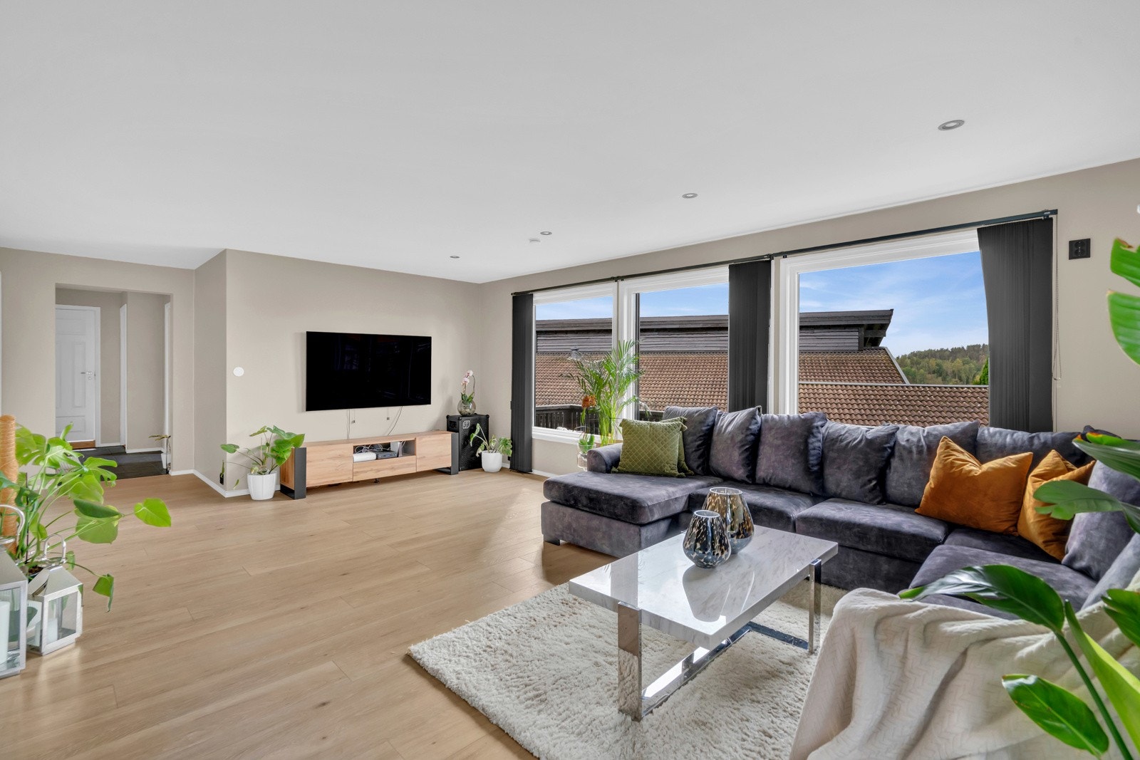 Stor stue som gjør det enkelt å møblere. Galleribilde