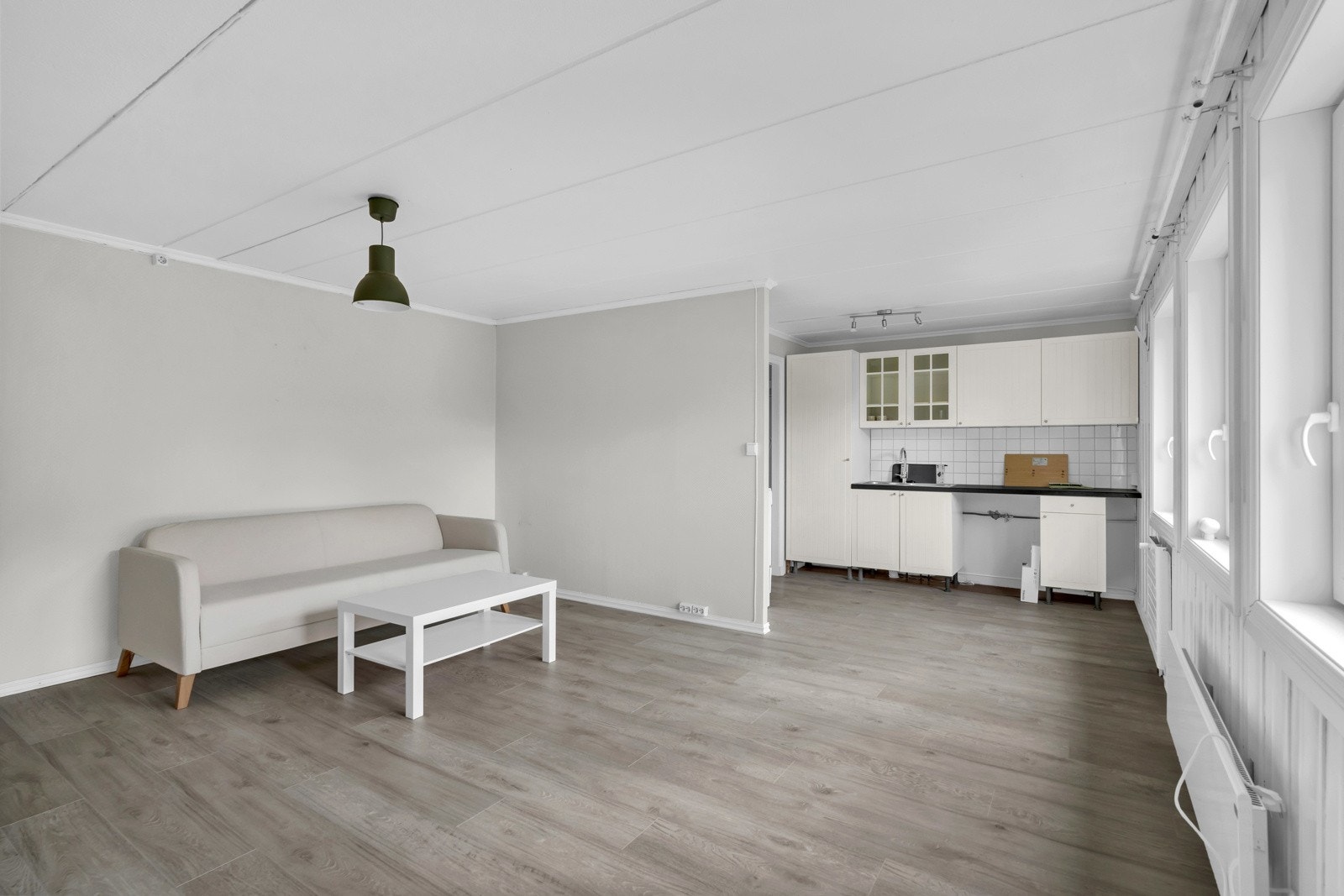 I underetasjen finner man en hybel med egen inngang som kan generere gode leieinntekter. Galleribilde