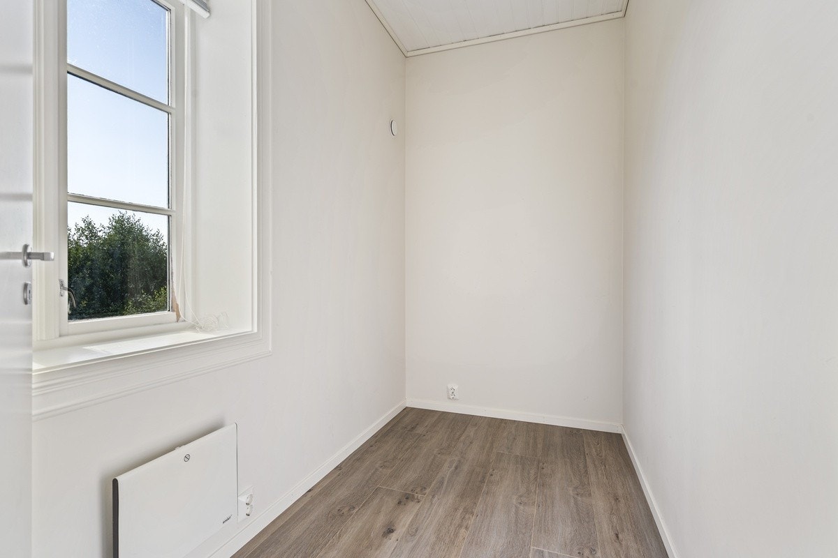 Soverom 2/kontor/garderoberom Galleribilde