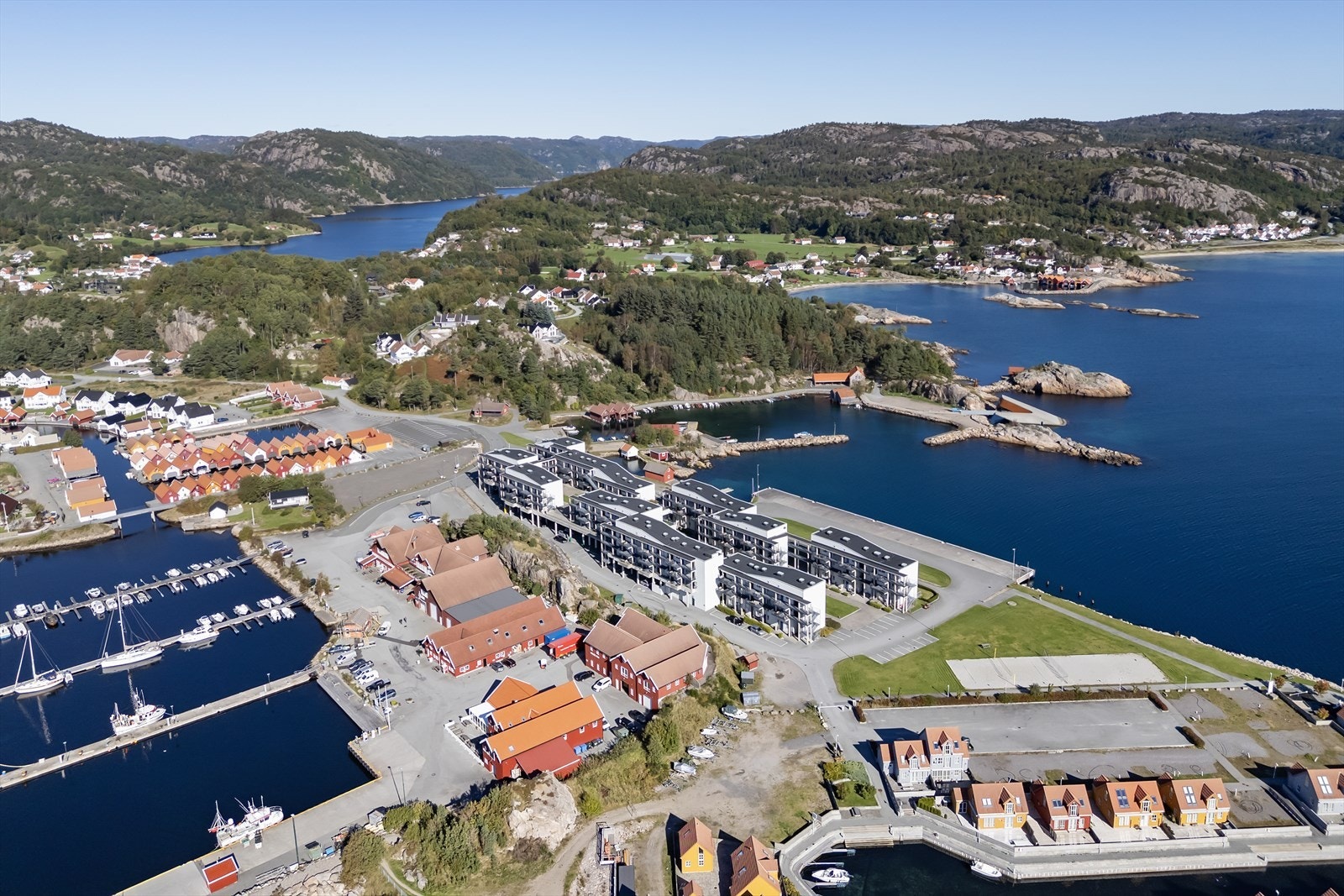 Båly byr på flotte turmuligheter langs kysten, med naturskjønne stier og nydelige utsiktspunkter. Galleribilde
