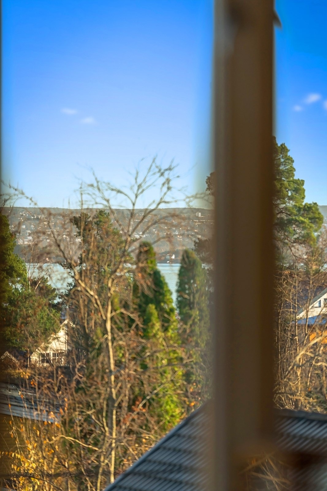 Kontakt med fjorden, dag som natt, spesielt i vinterhalvåret Galleribilde