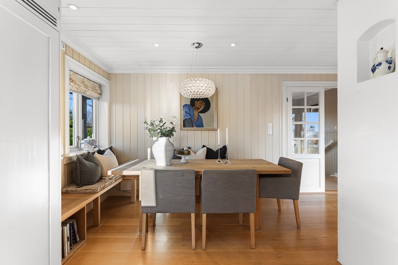 Kjøkken med spiseplass/spisestue Galleribilde