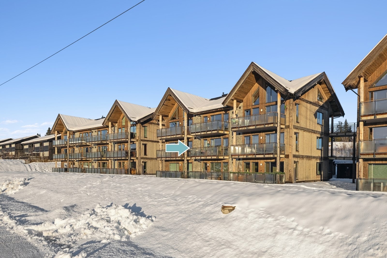 Leiligheten ligger i byggets 2. etasje og har enkel, trappefri adkomst via heis i bygget. Galleribilde