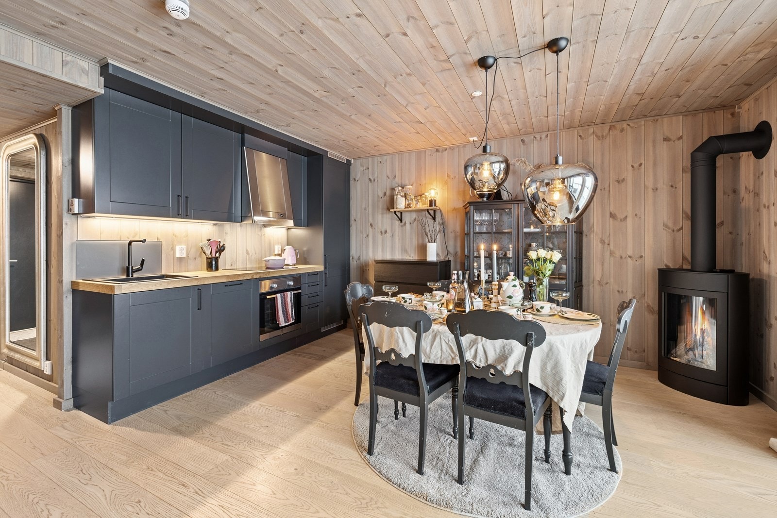 En innbydende og smart planløsning som gir en behagelig romfølelse og fleksible bruksmuligheter. Galleribilde