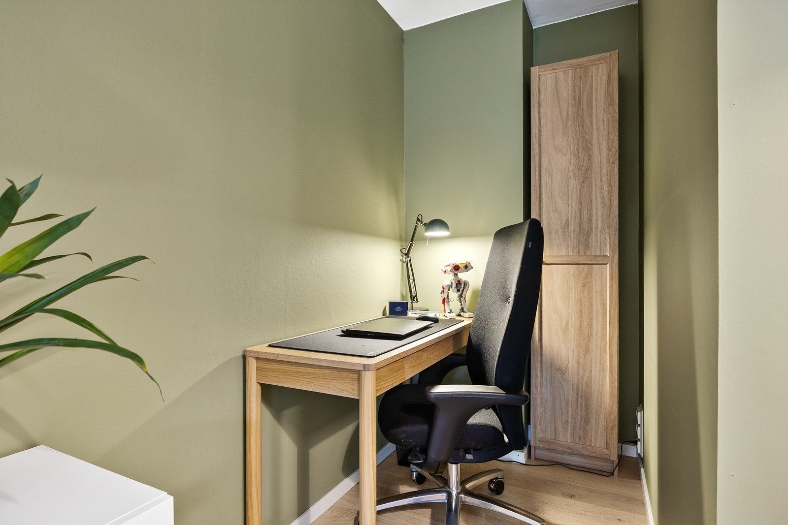 Den tilpassede kroken gir en fin mulighet for en dedikert arbeidsplass. Galleribilde