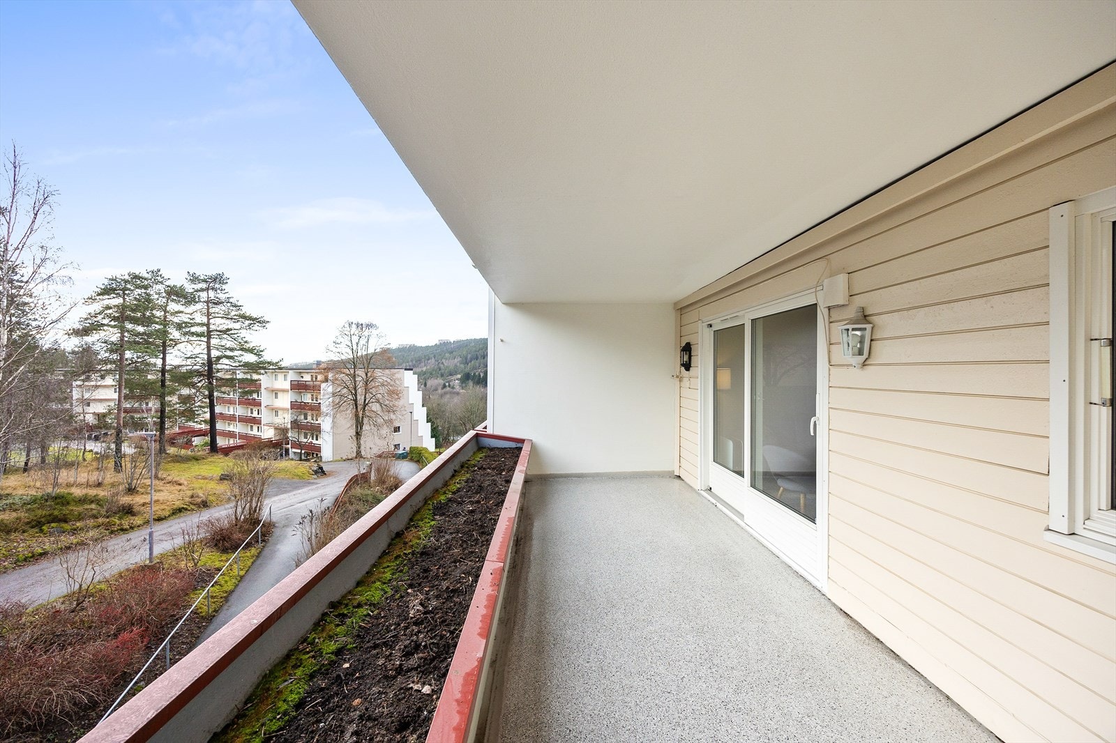 Her er det god plass til en sittegruppe for å nyte gode solforhold. Galleribilde