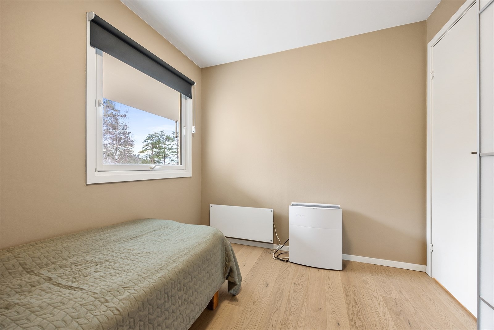 Også her ble overflatene fornyet i 2020, med malte vegger og nytt gulv. Galleribilde