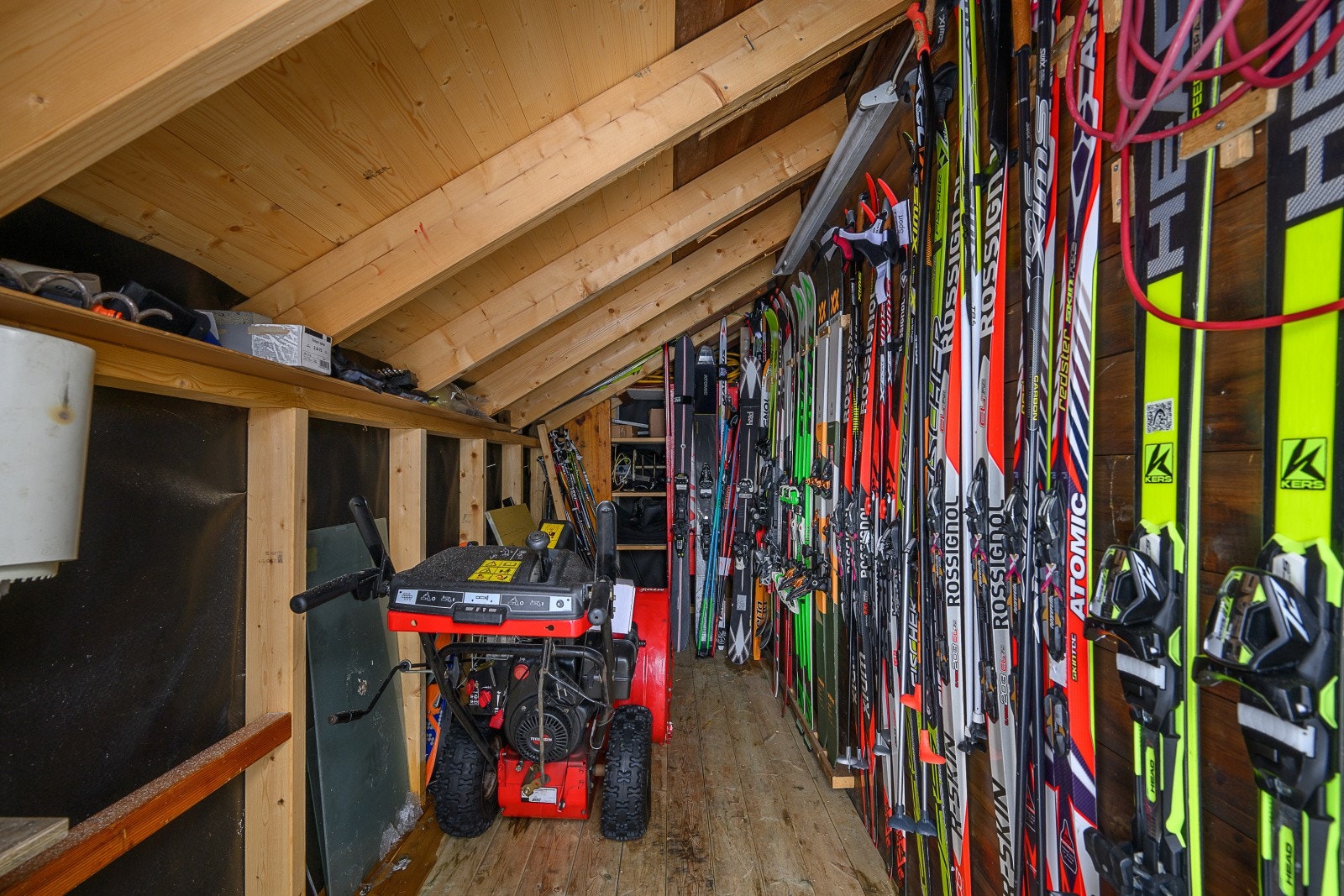 Praktisk utvendig bod for oppbevaring av diverse utstyr. Galleribilde