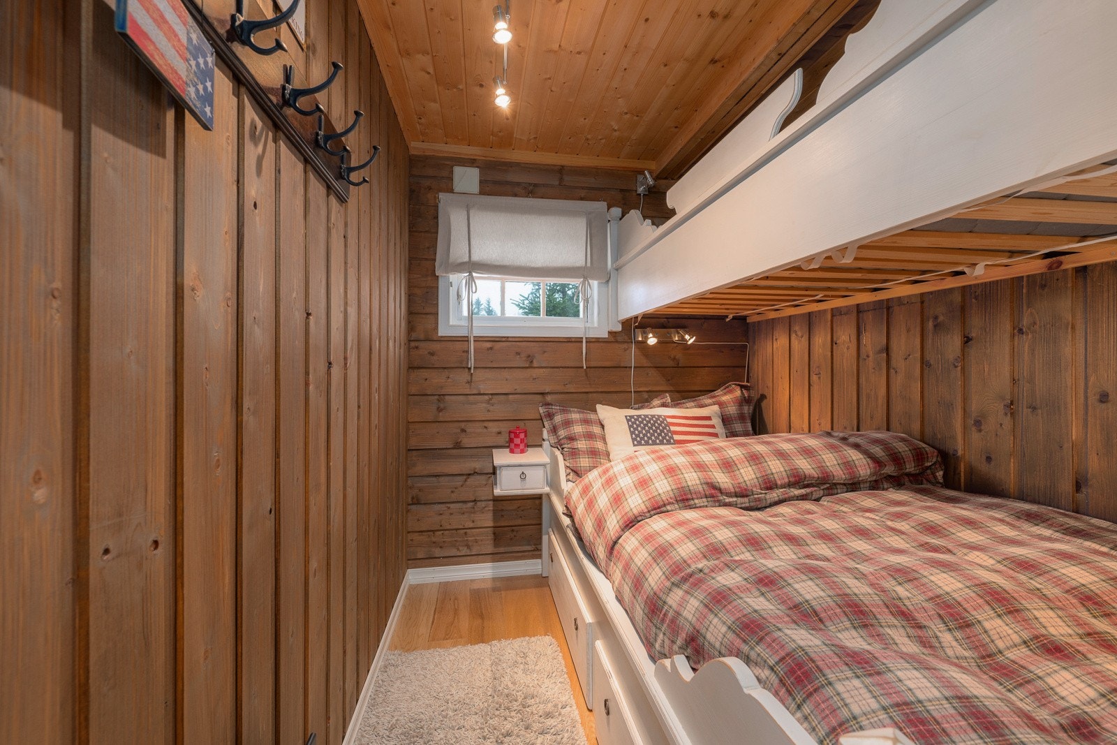 To av soverommene har køyesenger, noe som utnytter plassen godt, samtidig som det gir flere sengeplasser. Galleribilde