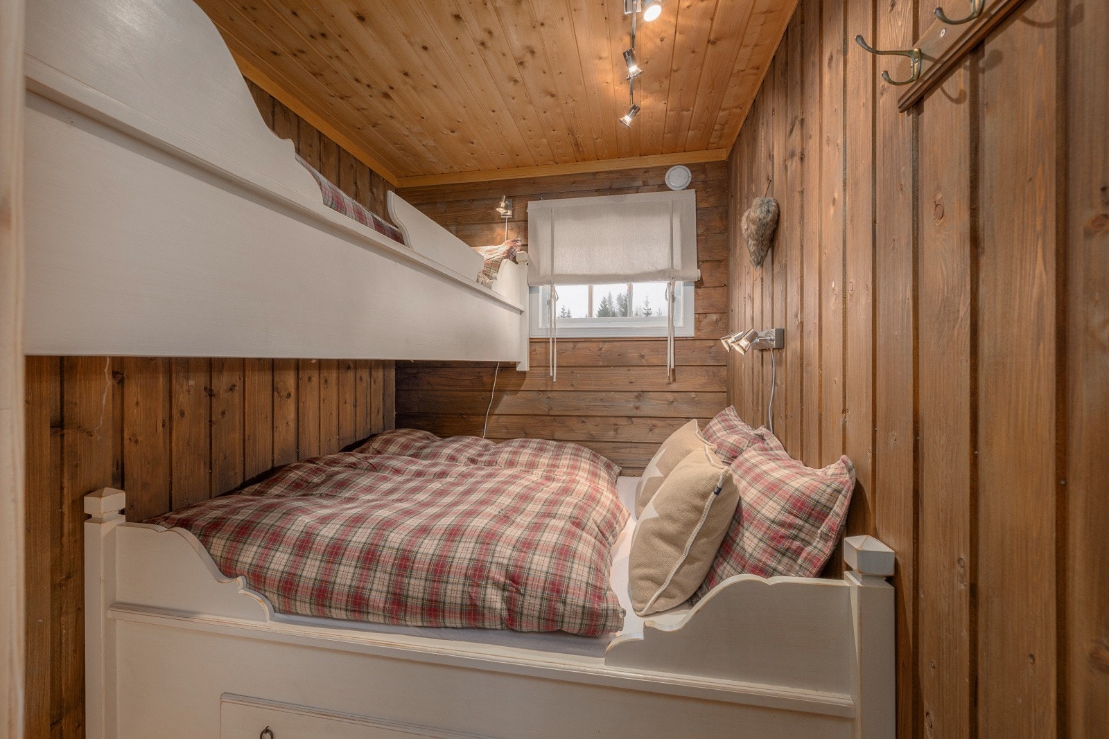 Hytta byr på tre gode soverom. Galleribilde