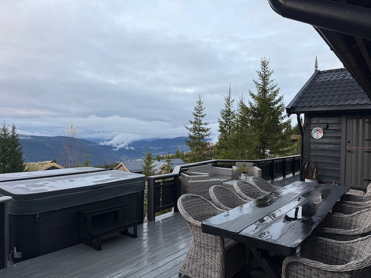 På terrassen kan du nyte gode solforhold og flott utsikt. Galleribilde