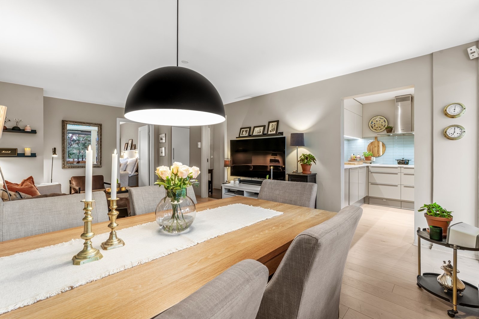 Her kan du samle familie og venner til et deilig måltid i hyggelig lag. Galleribilde