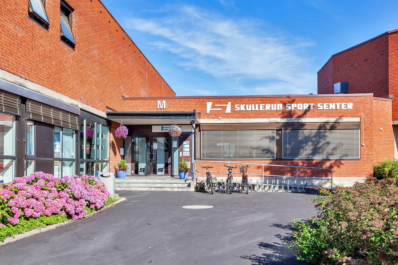 Skullerud Sport Senter ligger i nærheten av leiligheten, og tilbyr treningsfasiliteter. Galleribilde