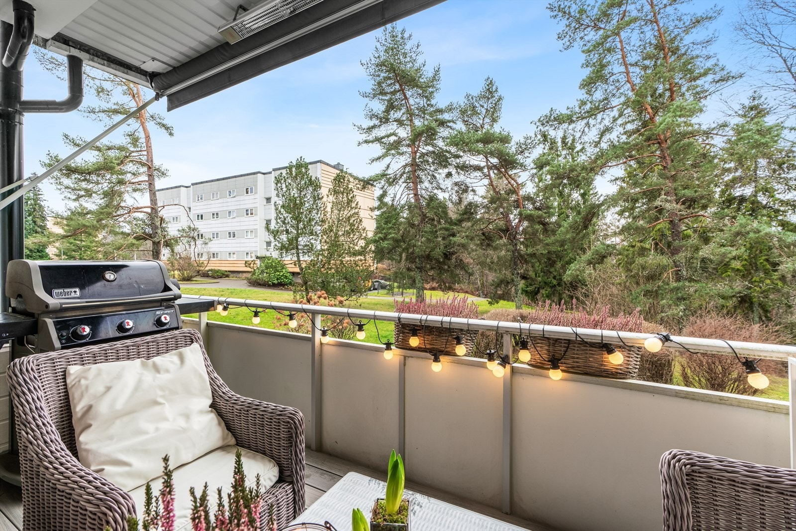 Det er montert markise og terrassevarmer, som bidrar til økt bruk av balkongen. Galleribilde