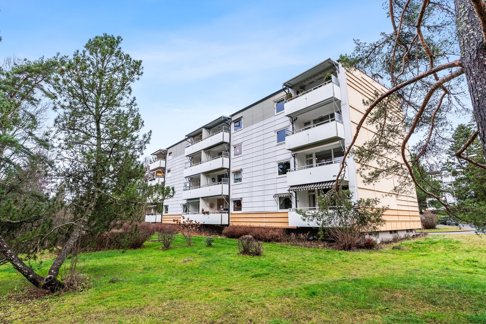 Leiligheten ligger ypperlig til med nærhet til marka og alle de daglige fasilitetene. Galleribilde