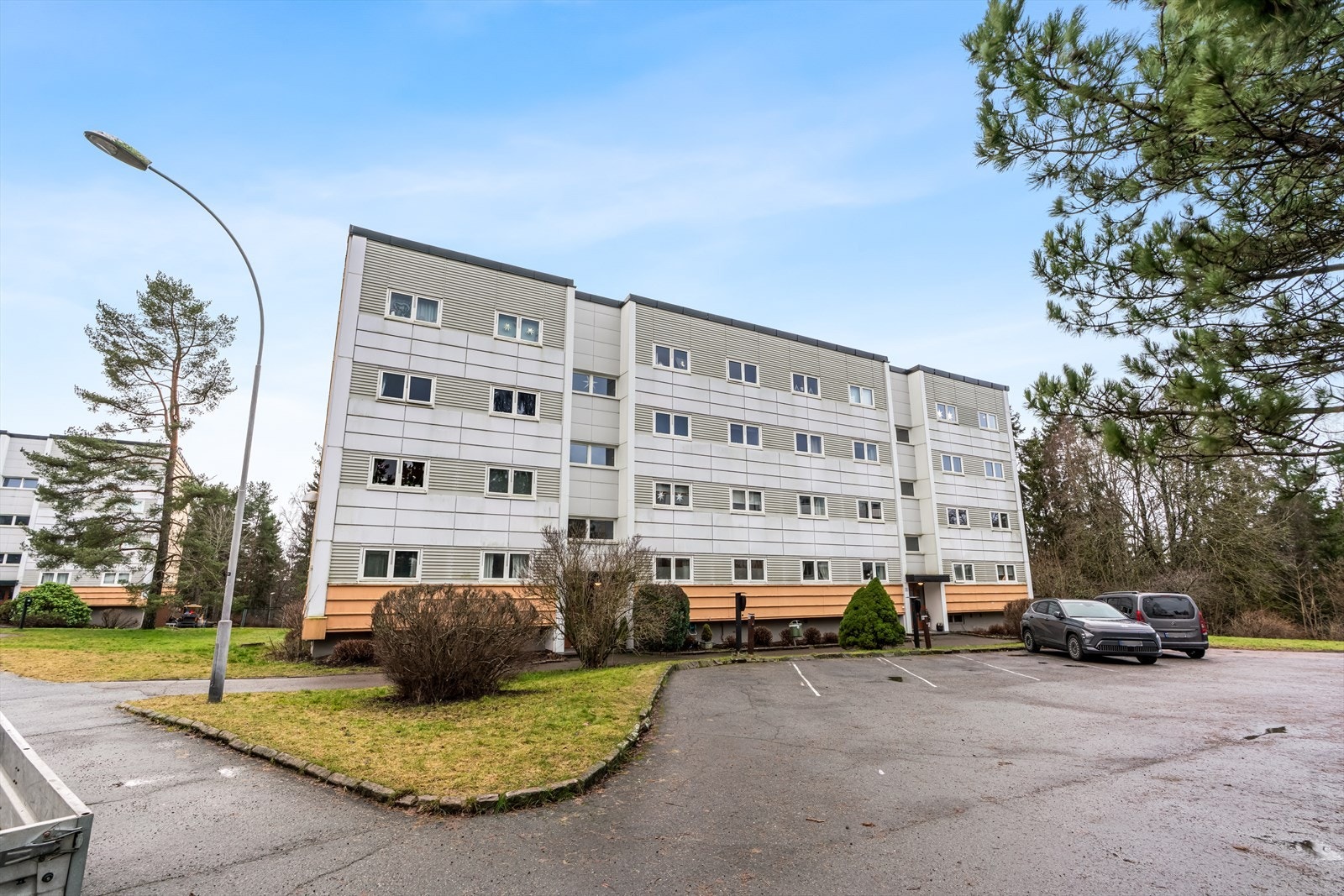 Rustadgrenda 13 presenteres av DNB Eiendom ved Stian Aaberg (tlf. 957 58 416). Galleribilde