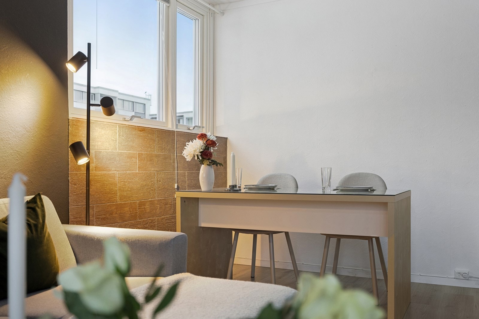 På stuen er det god plass til et større spisebord av ulike fasonger Galleribilde