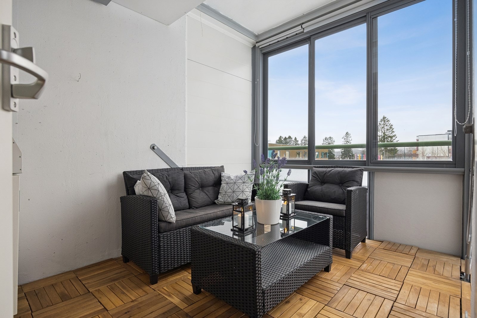 Den innglassede balkongen er av god størrelse på 7,3 kvm. Galleribilde