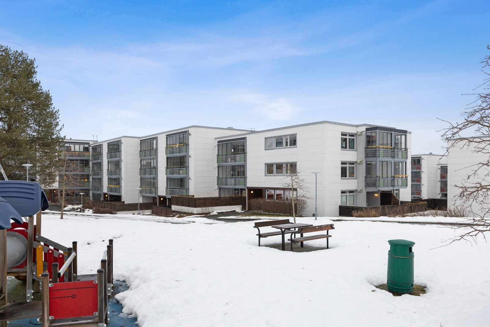 Fellesområder med benker, lekeplasser og andre fritidstilbud. Galleribilde