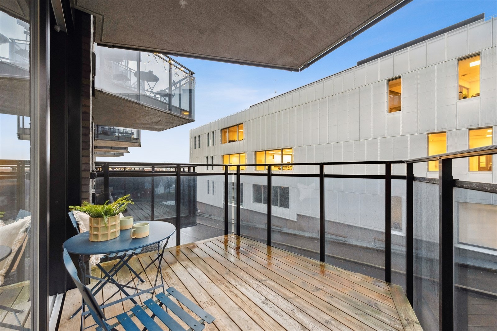 Balkongen er praktisk overbygget. Galleribilde