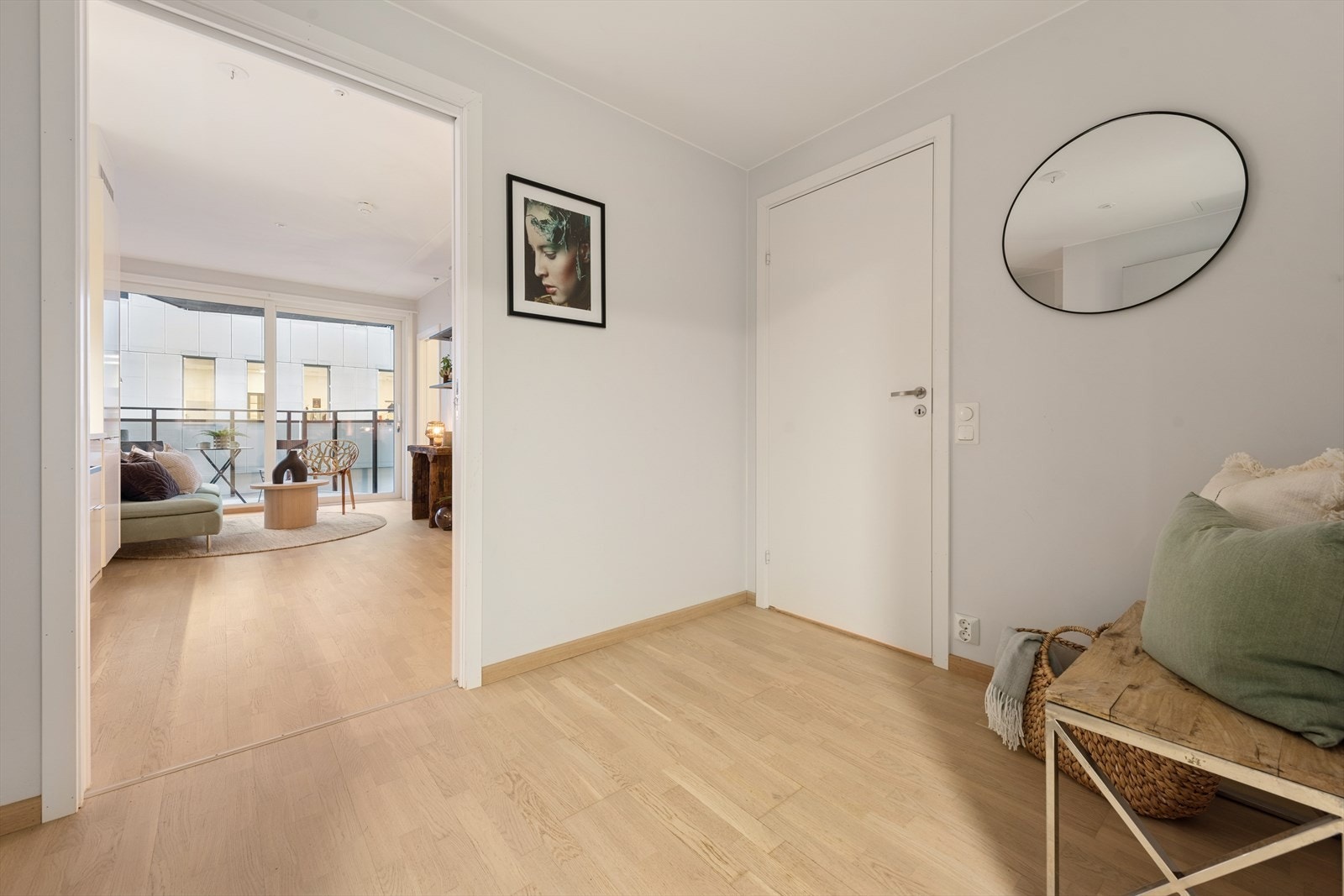 Du ønskes velkommen via felles trapperom med heis. Den eksterne boden ligger i gangen like utenfor. Galleribilde