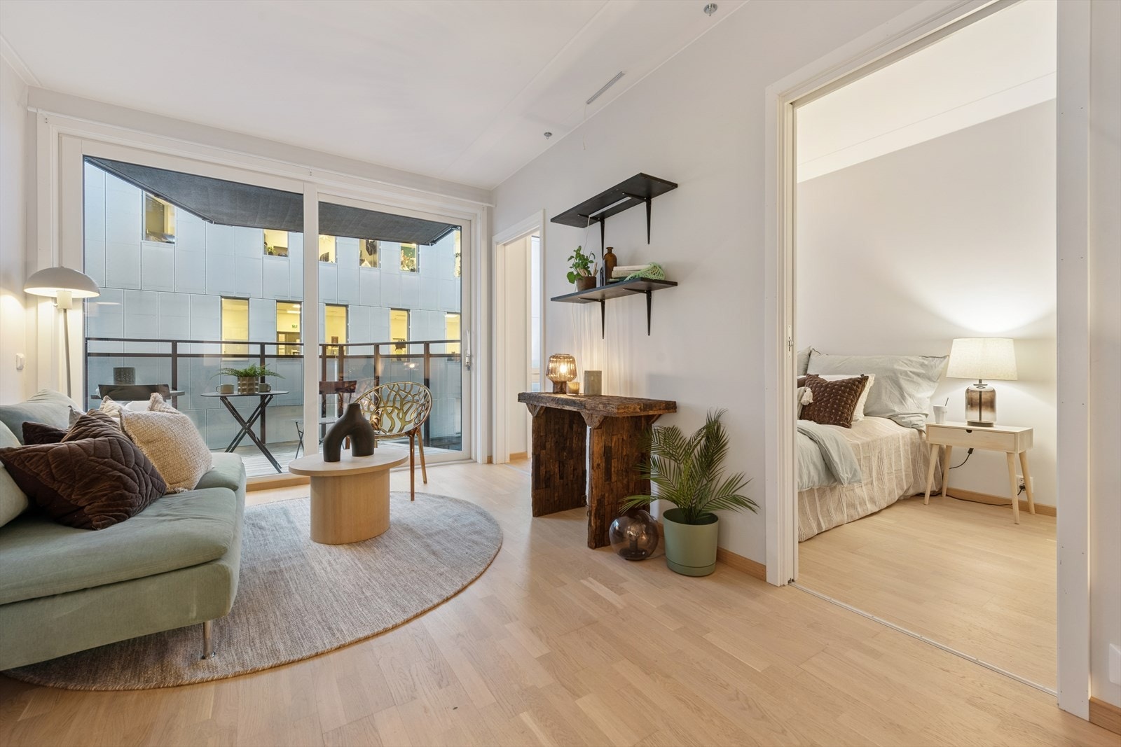 Leilighetens lyse fremtoning gjør det enkelt å sette ditt personlige preg. Galleribilde