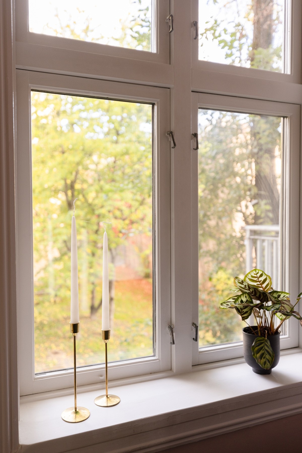 Her har du frodig utsyn mot rolig bakgård! Galleribilde