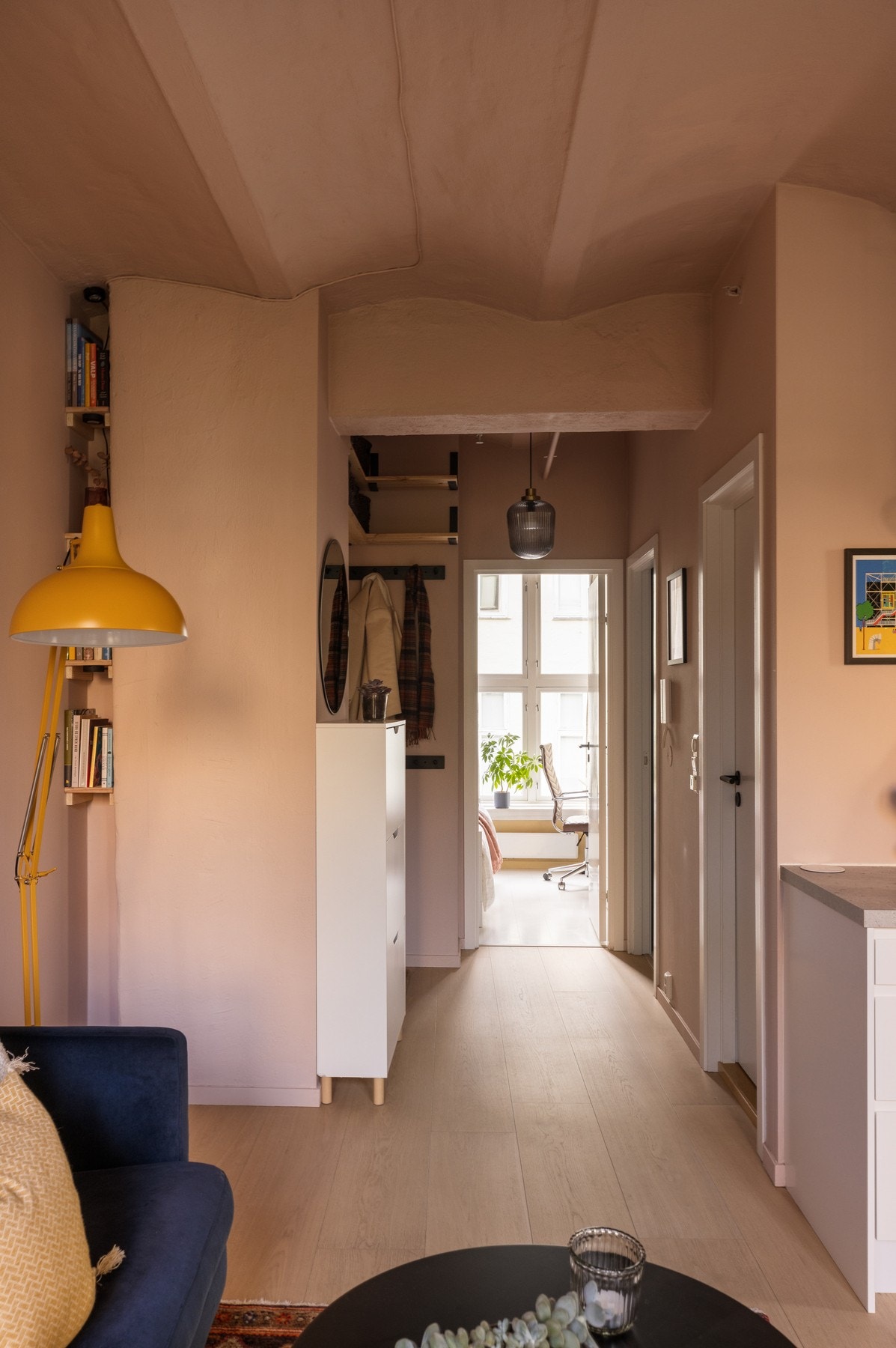 Leiligheten byr på svært god takhøyde på hele 2,75 og 2,85 meter med lekre detaljer som buet tak. Galleribilde