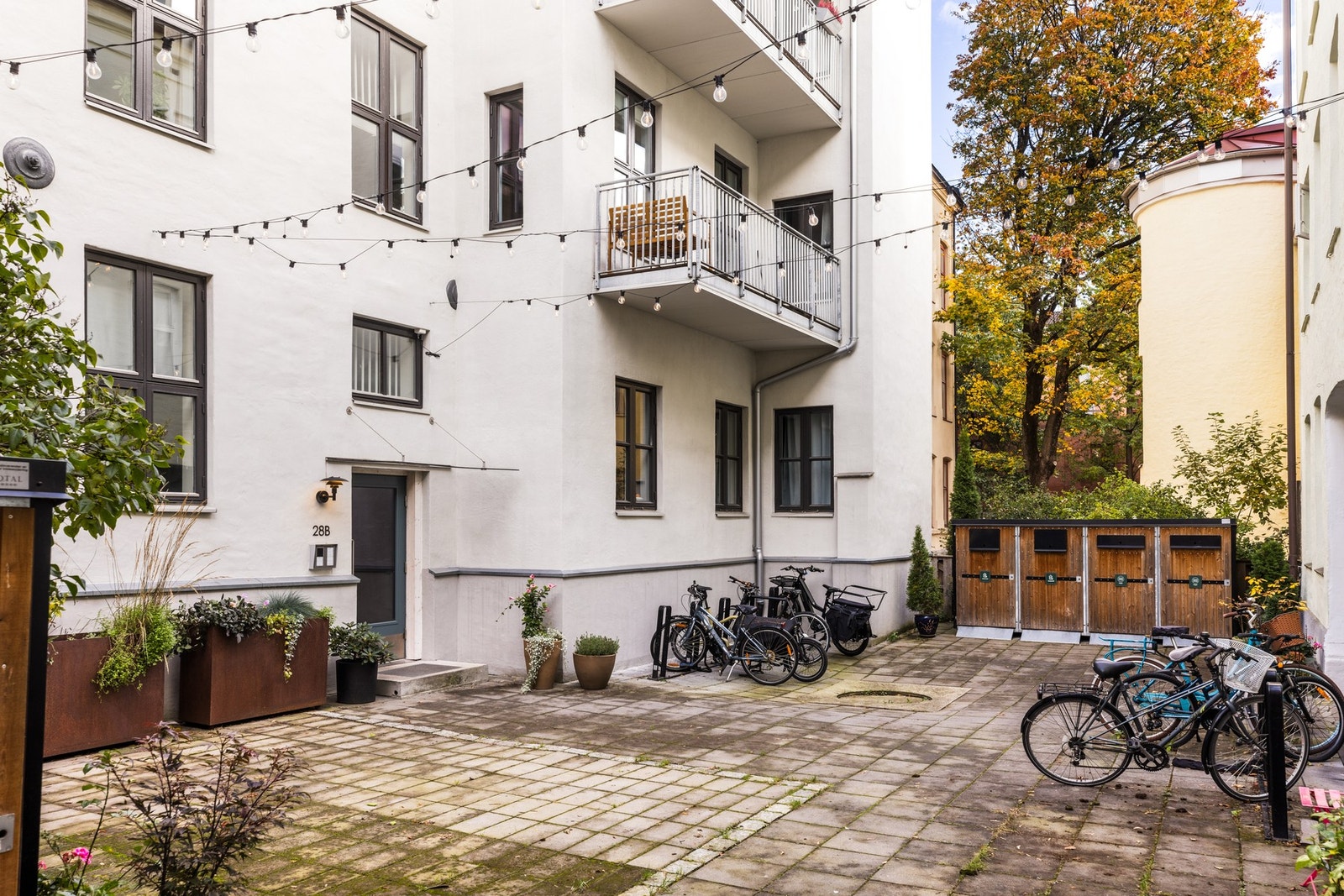 Borettslaget har flere sykkelstativ for parkering av sykler. Galleribilde