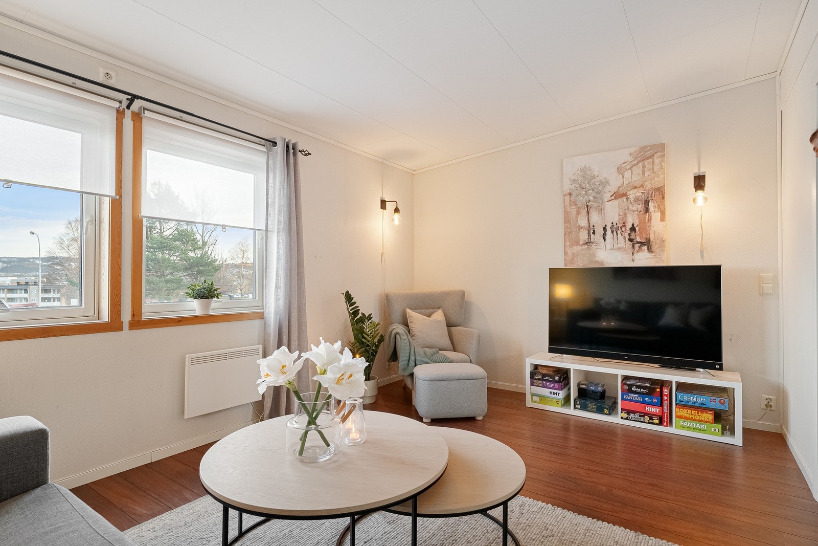 Romslig TV-stue i 2.etg. Galleribilde