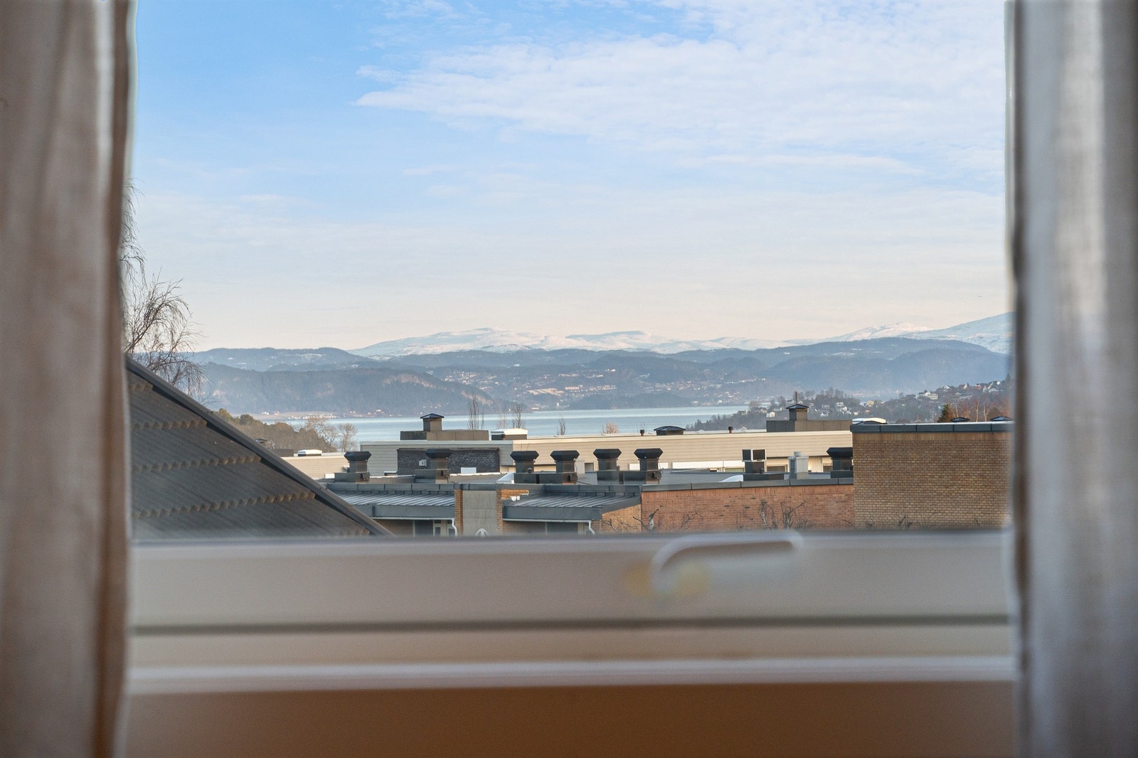 Utsikt fra soveromsvindu. Galleribilde