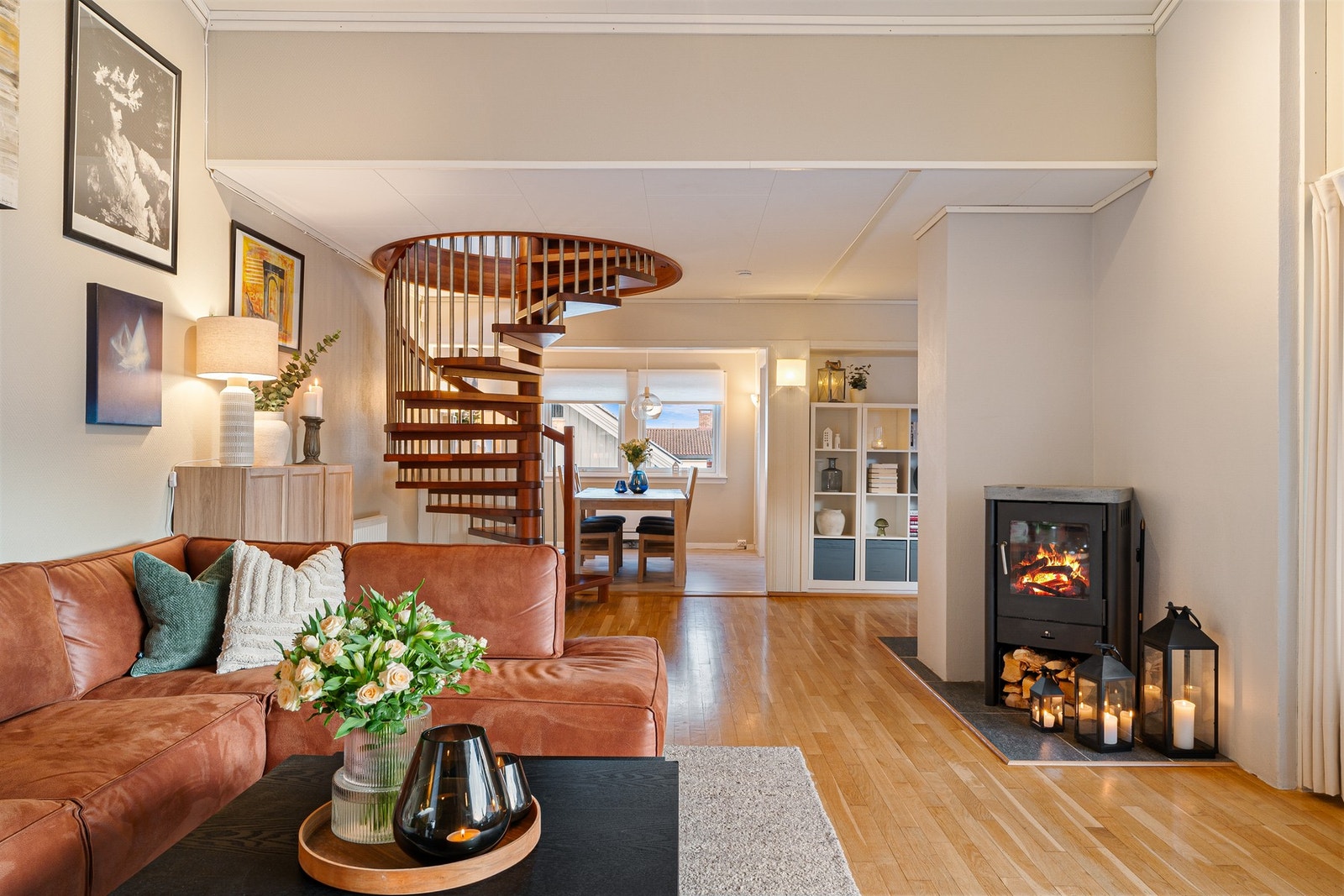 Åpen stueløsning med fleksible møbleringsmuligheter. Galleribilde