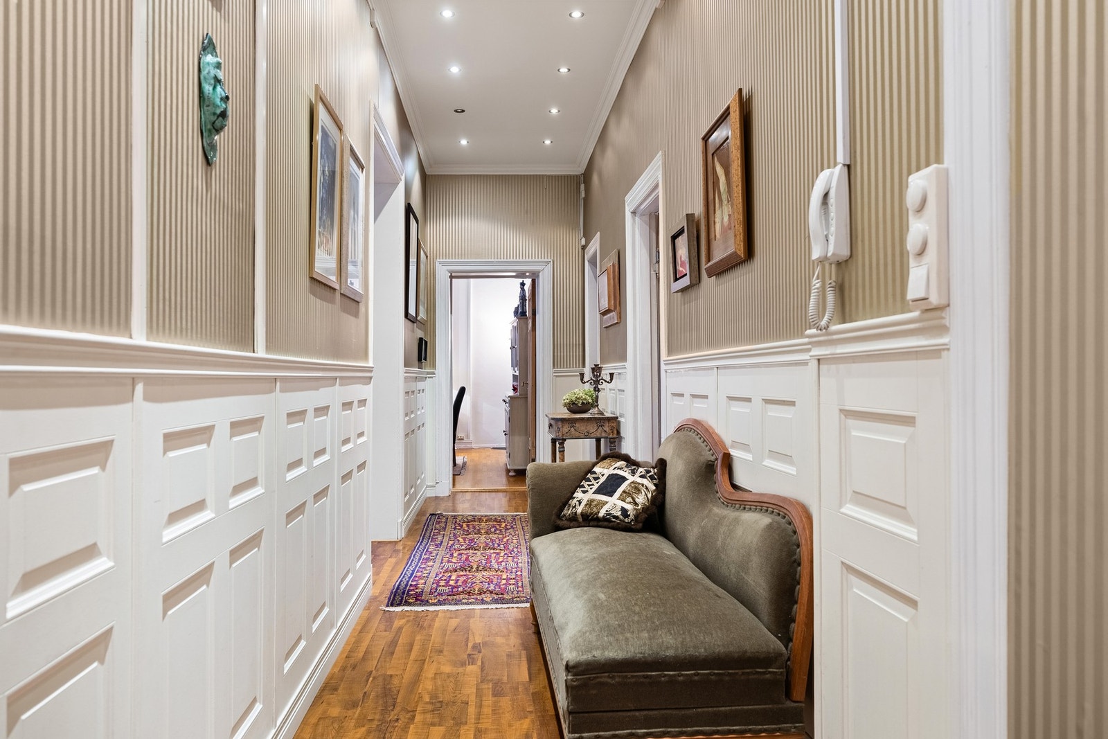 Brystning og ekslusiv klassisk tapet gangen Galleribilde