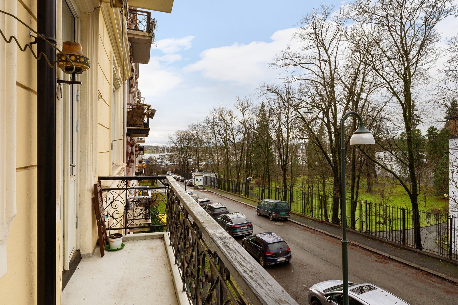 Vestvendt balkong. Galleribilde